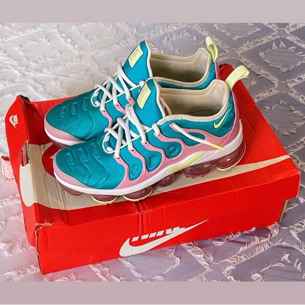 Nike VaporMax Plus Turquoise and Pink Shoes